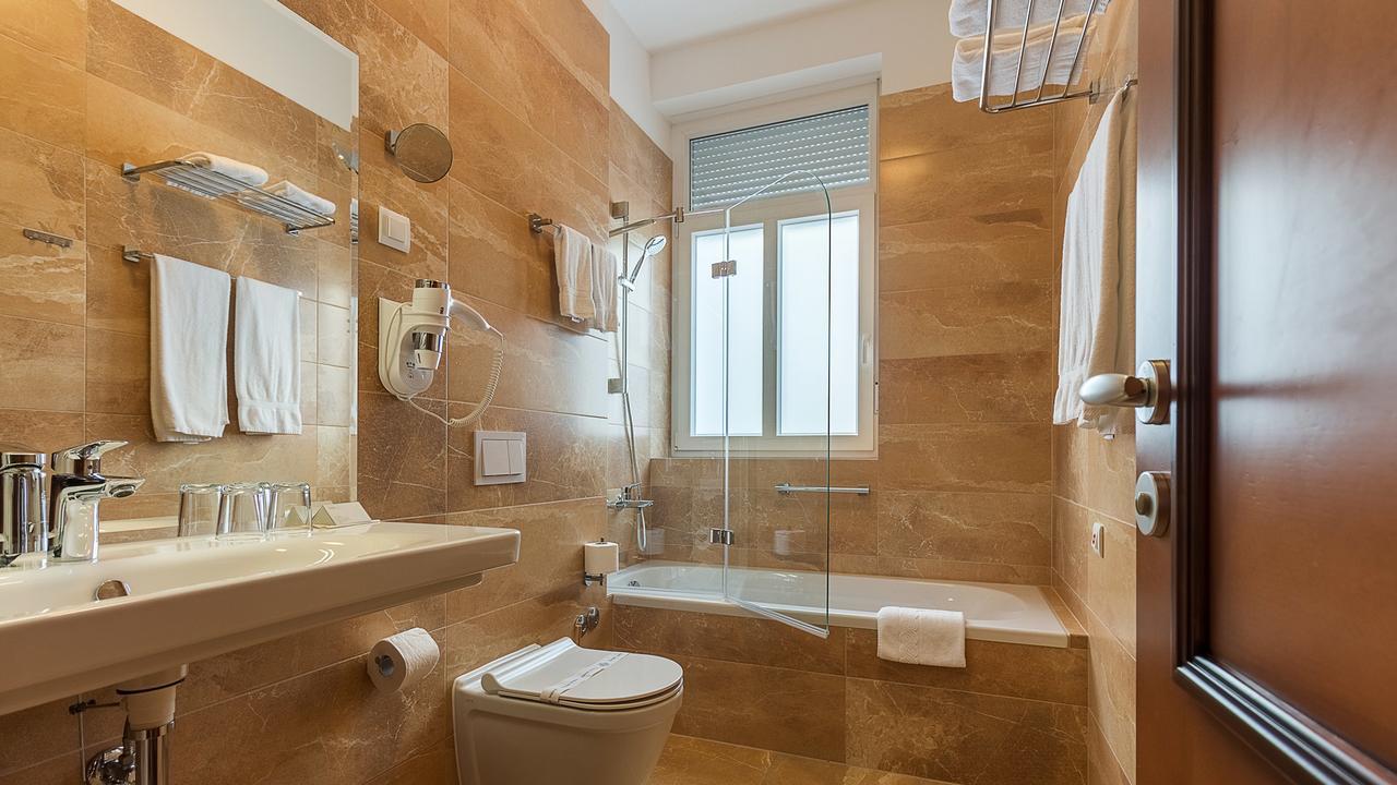 Maroon Hotel 3*